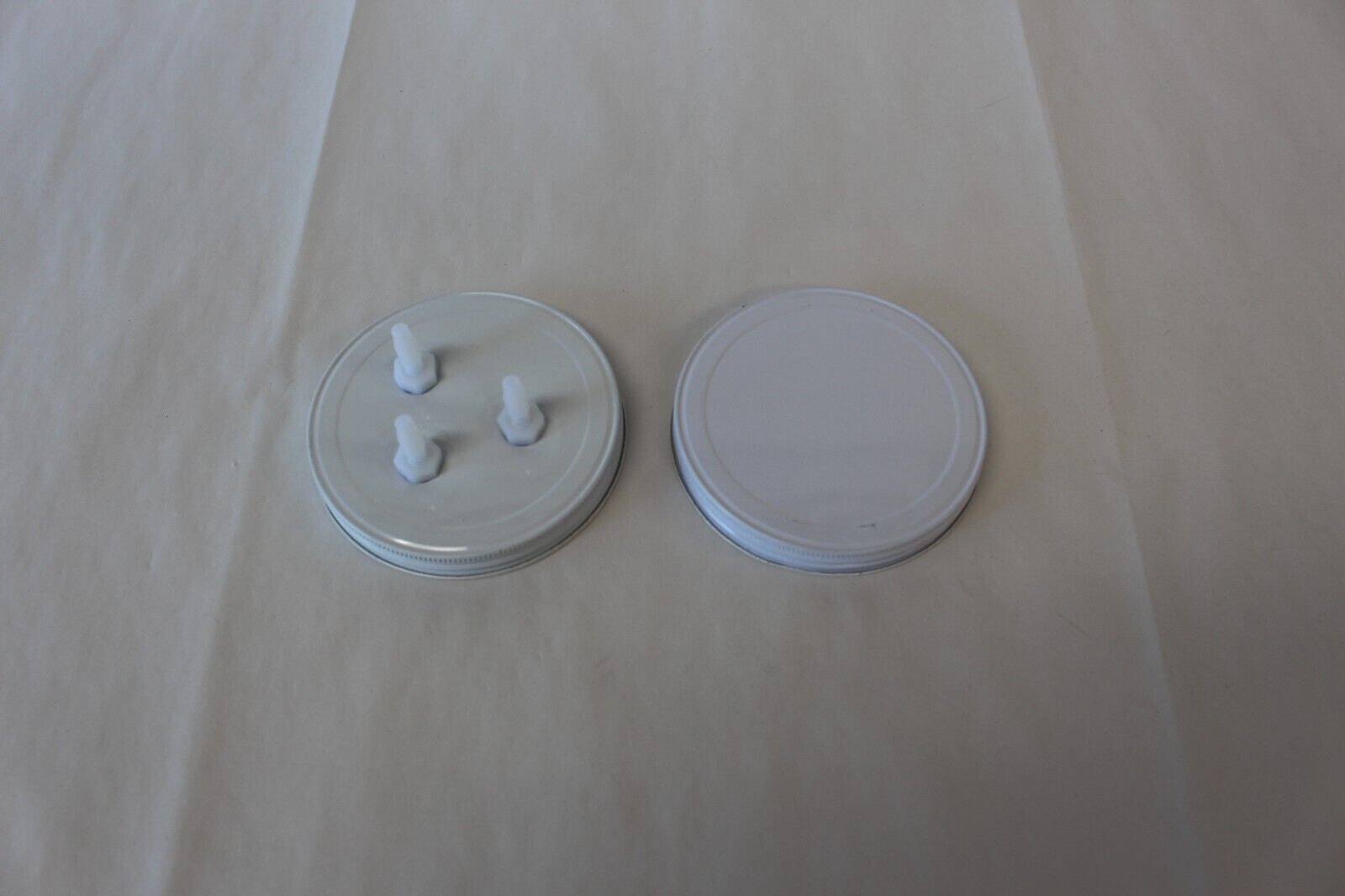 Dansha Farms One Gallon Lid Assembly One 3 Barb Lid and Blank Lid Gallery Image 0